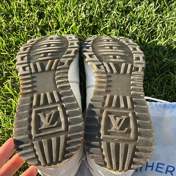 Louis Vuitton size 10 . Use gently. Excelente condition. Price is firm. - Picture 11 of 11